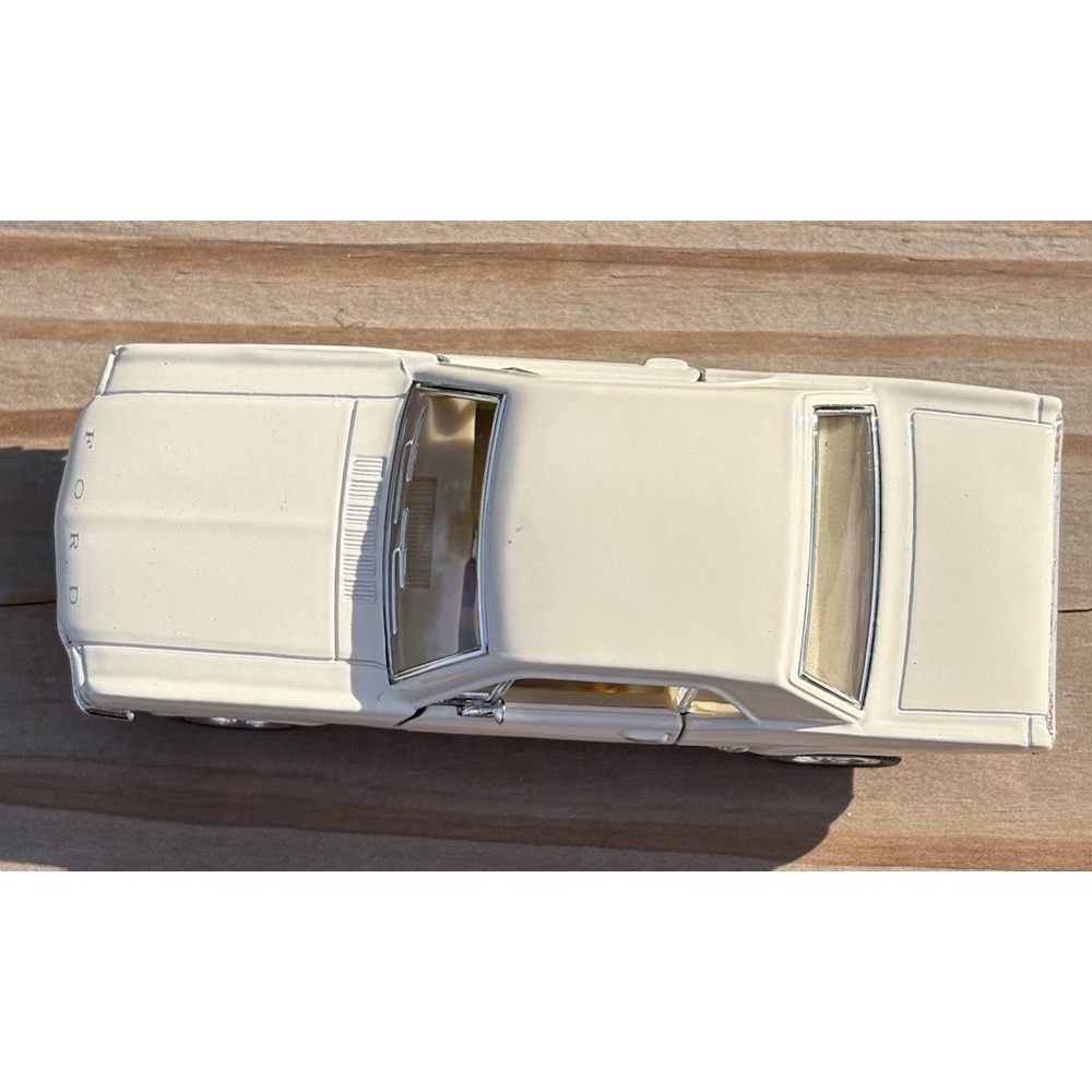 New Kinsmart 1964 Ford Mustang 1:36 Diecast White Cream Pullback KT5351D - Picture 8 of 10